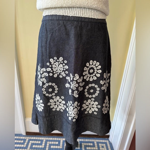 Ann Taylor | Blue-Gray A-Line Knee Length Skirt with Cream Floral Embroidery - Picture 3 of 9